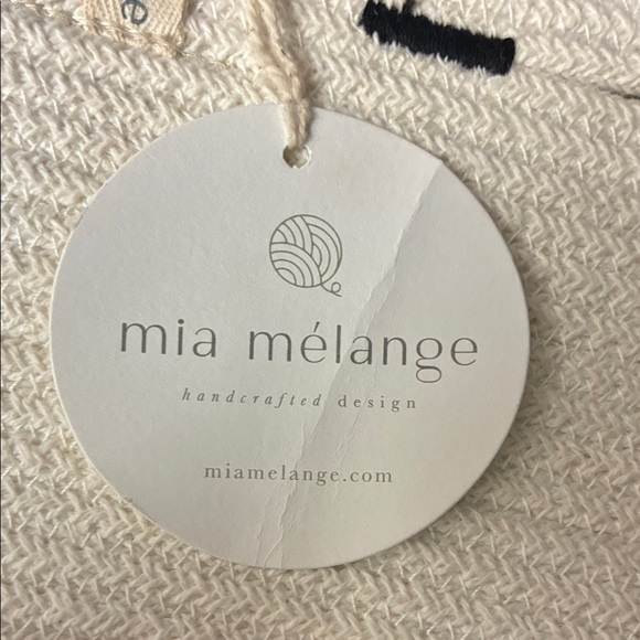 Elegant Black and Cream Women's Tote - Picture 2 of 4